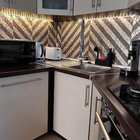Airport Road/Repter Koezeli Haz Privat Parkoloval Apartment Budapest Bagian luar foto