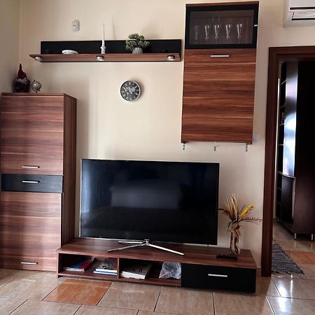 Airport Road/Repter Koezeli Haz Privat Parkoloval Apartment Budapest Bagian luar foto