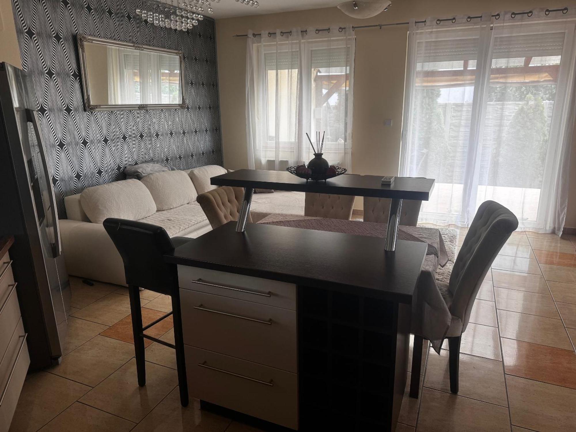 Airport Road/Repter Koezeli Haz Privat Parkoloval Apartment Budapest Bagian luar foto